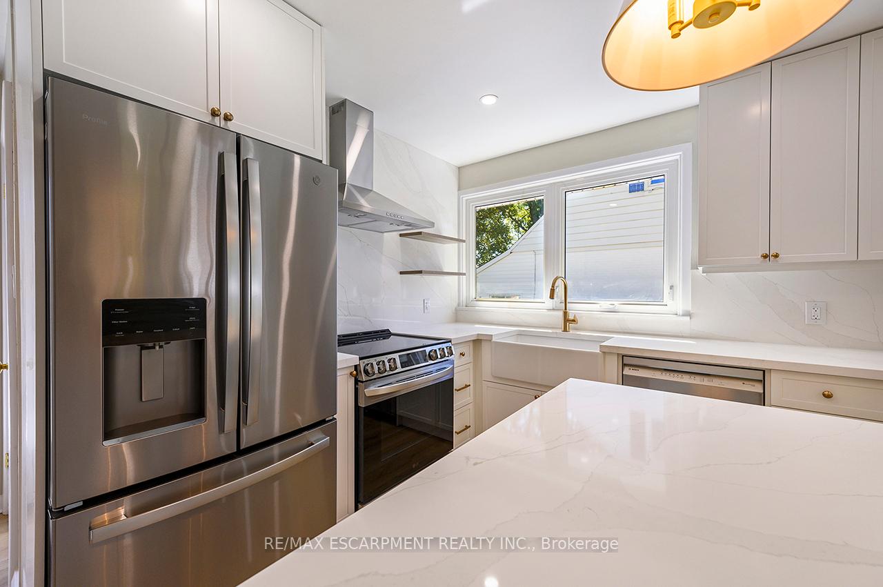 Photo 8 of 207 Elmwood Crescent, Milton, Bronte Meadows — HOMEH
