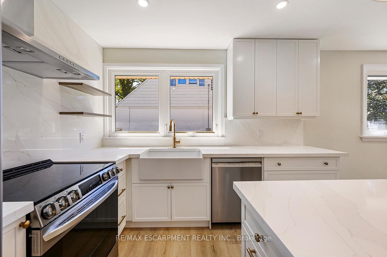 Photo 9 of 207 Elmwood Crescent, Milton, Bronte Meadows — HOMEH