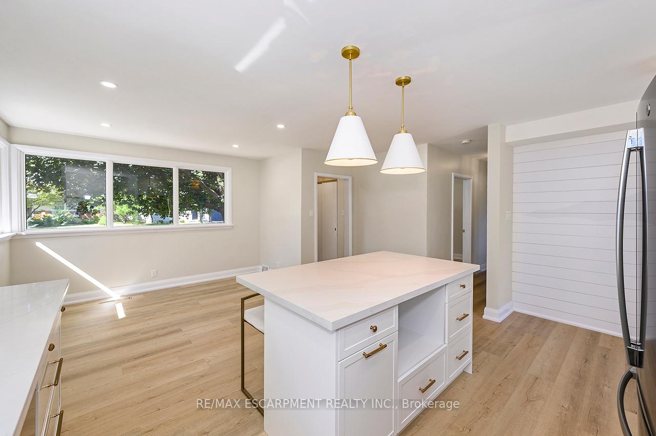 Photo 10 of 207 Elmwood Crescent, Milton, Bronte Meadows — HOMEH