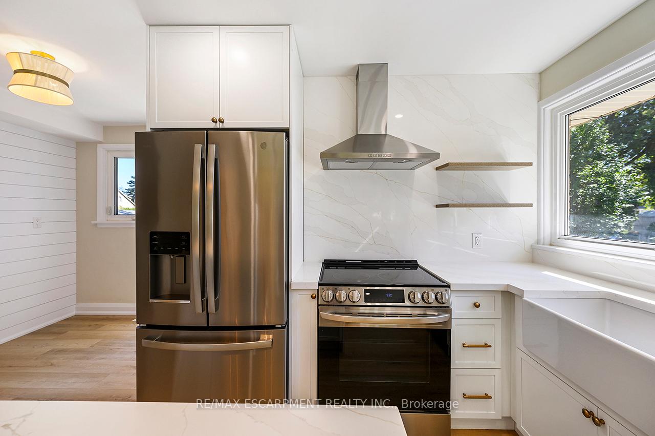 Photo 11 of 207 Elmwood Crescent, Milton, Bronte Meadows — HOMEH