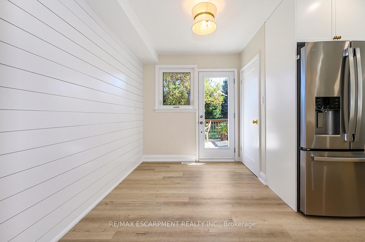 Photo 12 of 207 Elmwood Crescent, Milton, Bronte Meadows — HOMEH