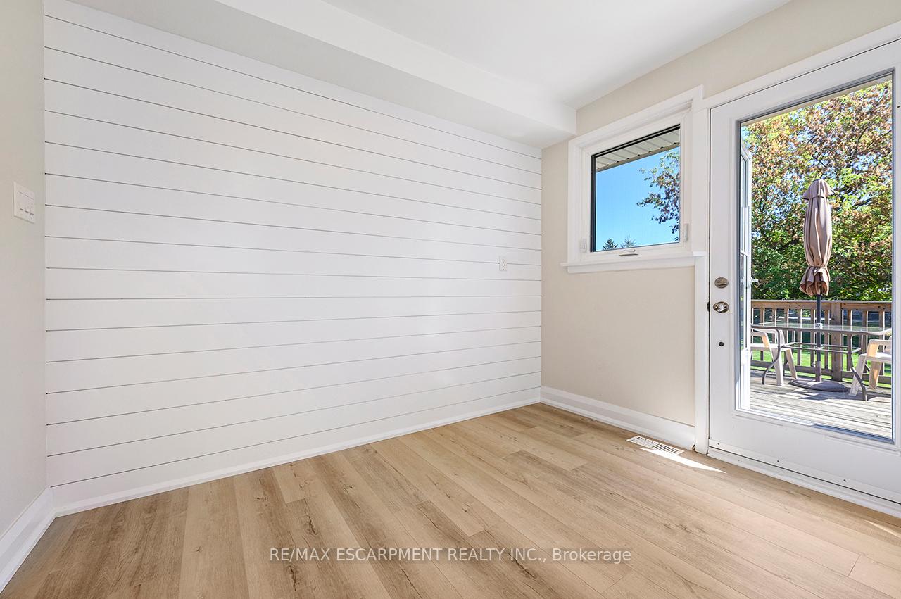 Photo 14 of 207 Elmwood Crescent, Milton, Bronte Meadows — HOMEH