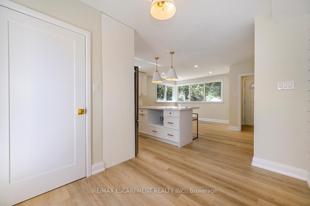 Photo 15 of 207 Elmwood Crescent, Milton, Bronte Meadows — HOMEH