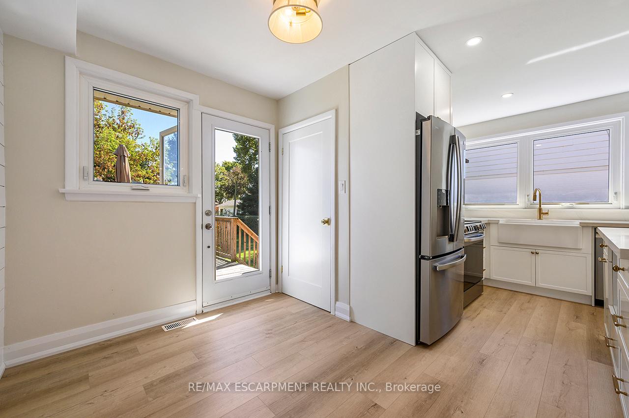 Photo 16 of 207 Elmwood Crescent, Milton, Bronte Meadows — HOMEH
