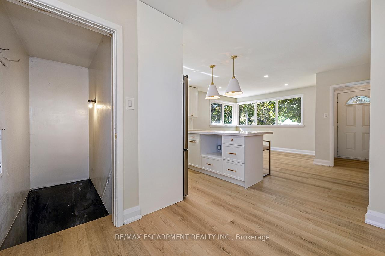 Photo 21 of 207 Elmwood Crescent, Milton, Bronte Meadows — HOMEH