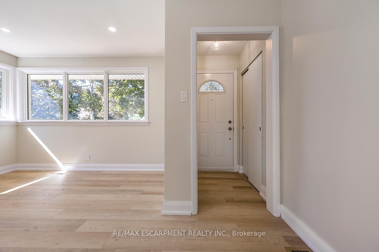 Photo 22 of 207 Elmwood Crescent, Milton, Bronte Meadows — HOMEH