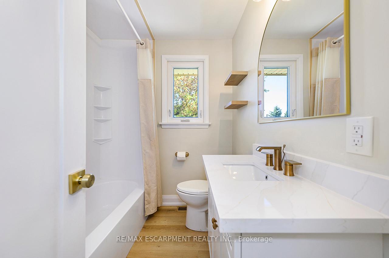 Photo 24 of 207 Elmwood Crescent, Milton, Bronte Meadows — HOMEH