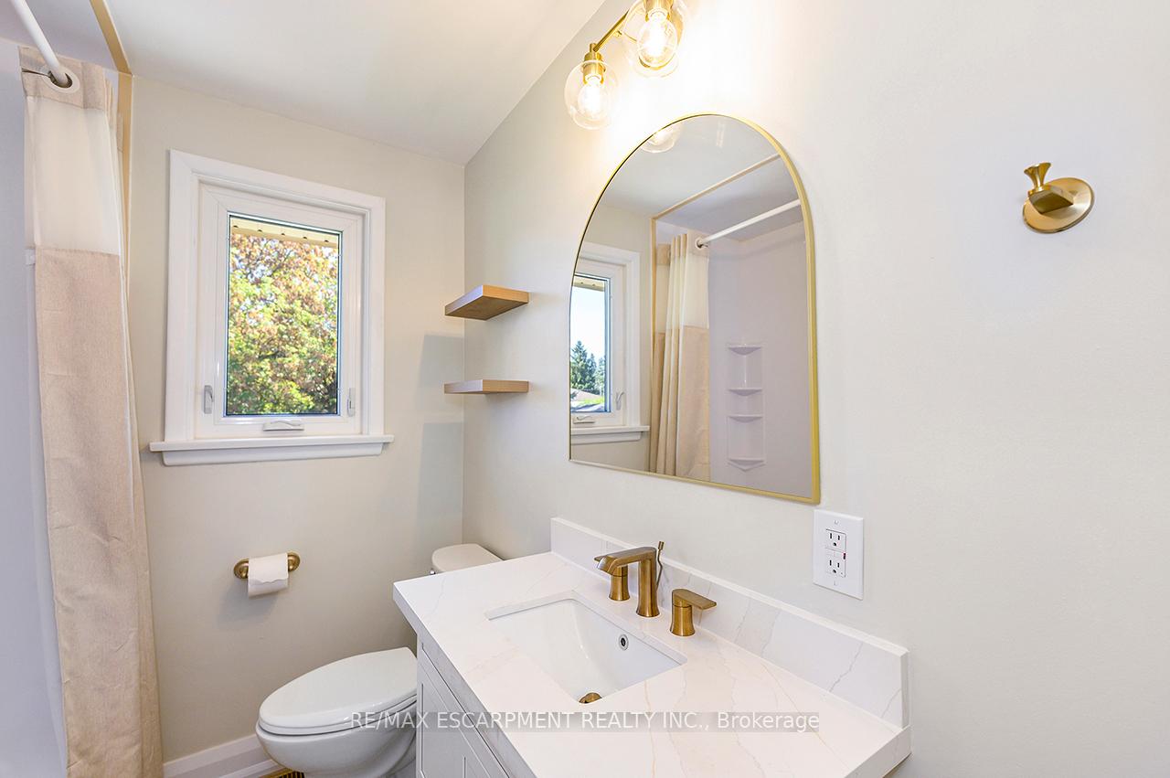 Photo 25 of 207 Elmwood Crescent, Milton, Bronte Meadows — HOMEH