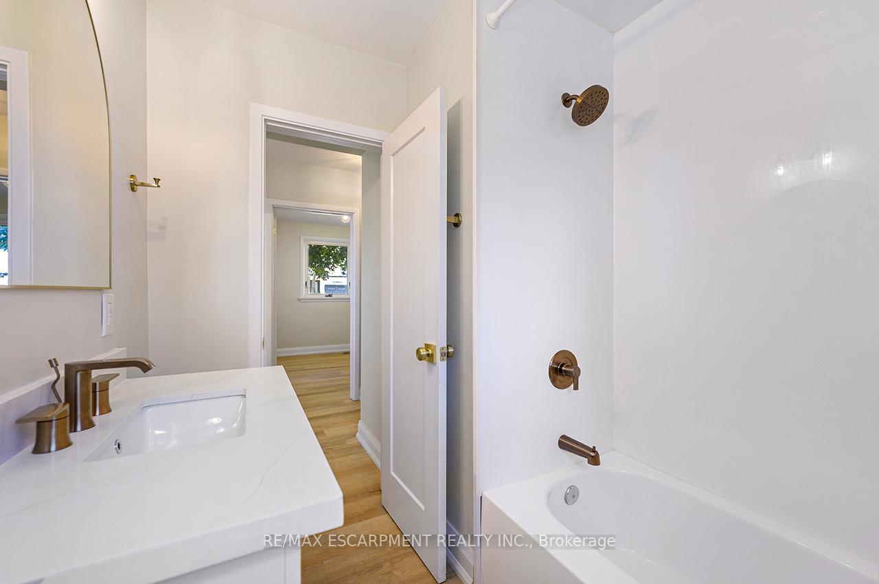 Photo 26 of 207 Elmwood Crescent, Milton, Bronte Meadows — HOMEH