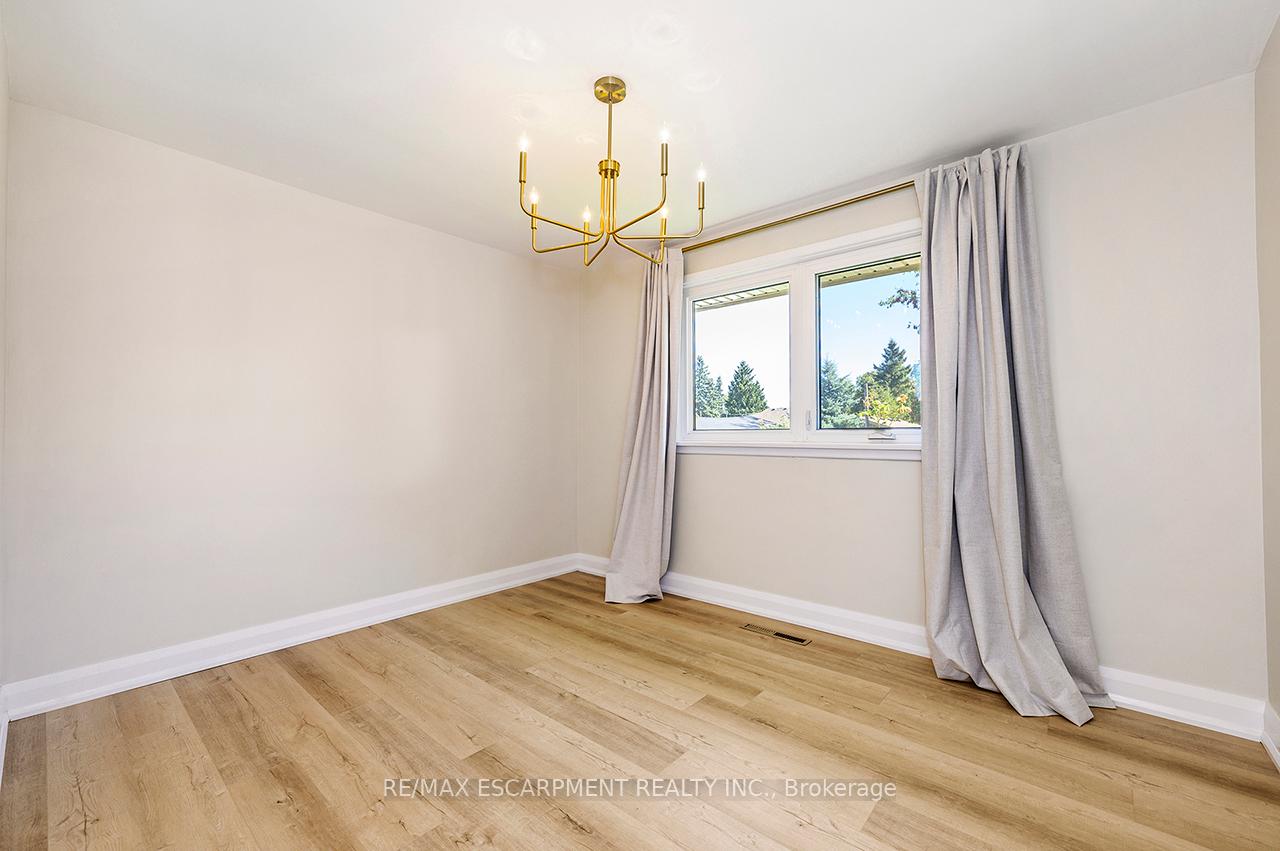 Photo 31 of 207 Elmwood Crescent, Milton, Bronte Meadows — HOMEH