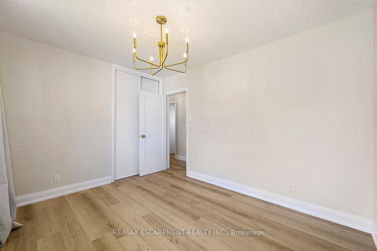 Photo 32 of 207 Elmwood Crescent, Milton, Bronte Meadows — HOMEH