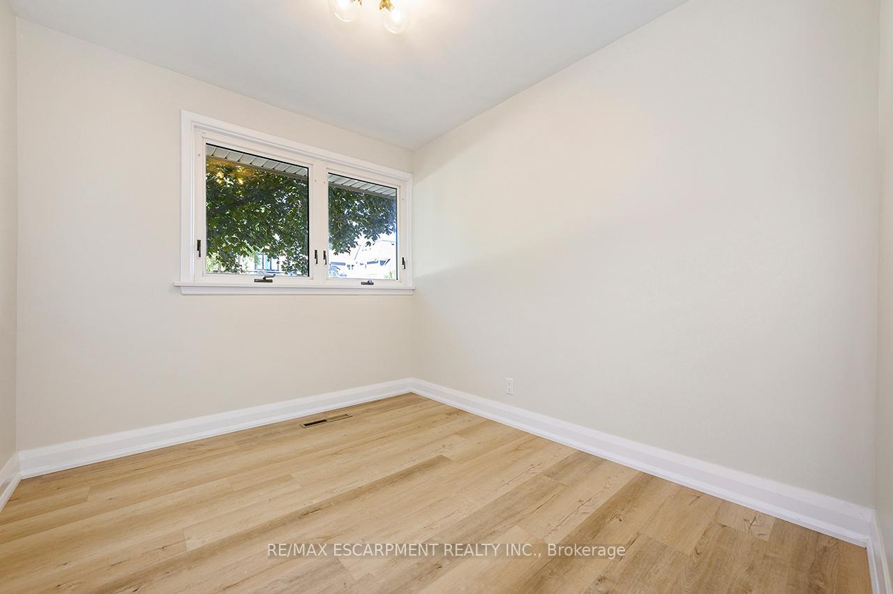 Photo 33 of 207 Elmwood Crescent, Milton, Bronte Meadows — HOMEH