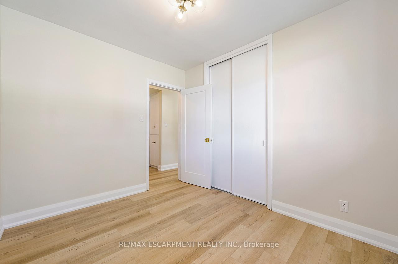 Photo 34 of 207 Elmwood Crescent, Milton, Bronte Meadows — HOMEH