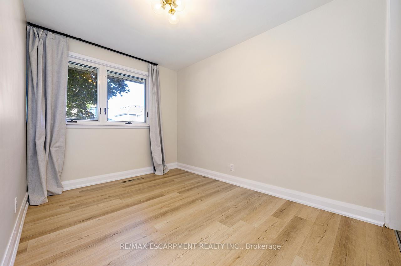 Photo 35 of 207 Elmwood Crescent, Milton, Bronte Meadows — HOMEH