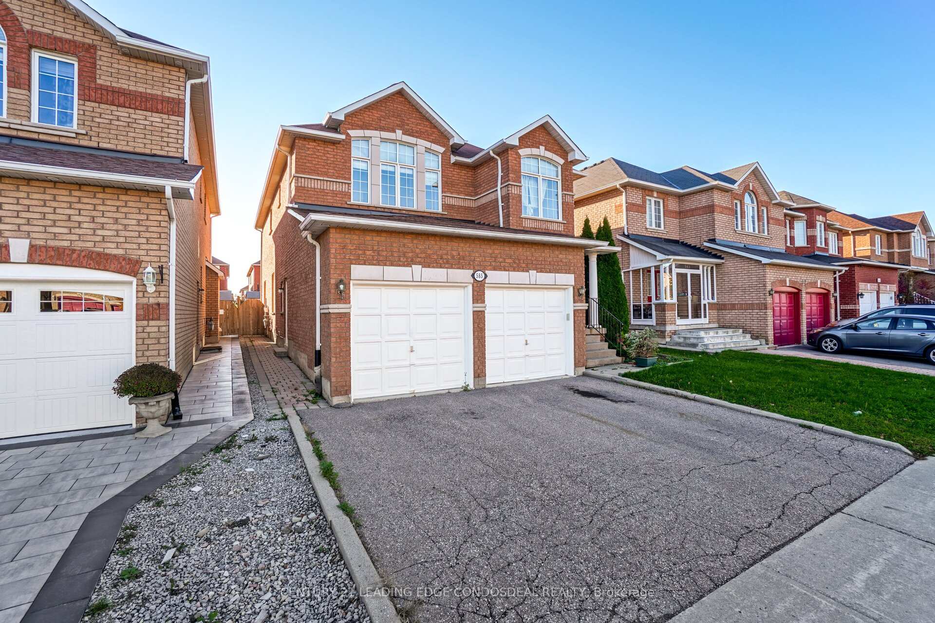 Photo 1 of 585 Highglen Avenue, Markham, Middlefield — HOMEH