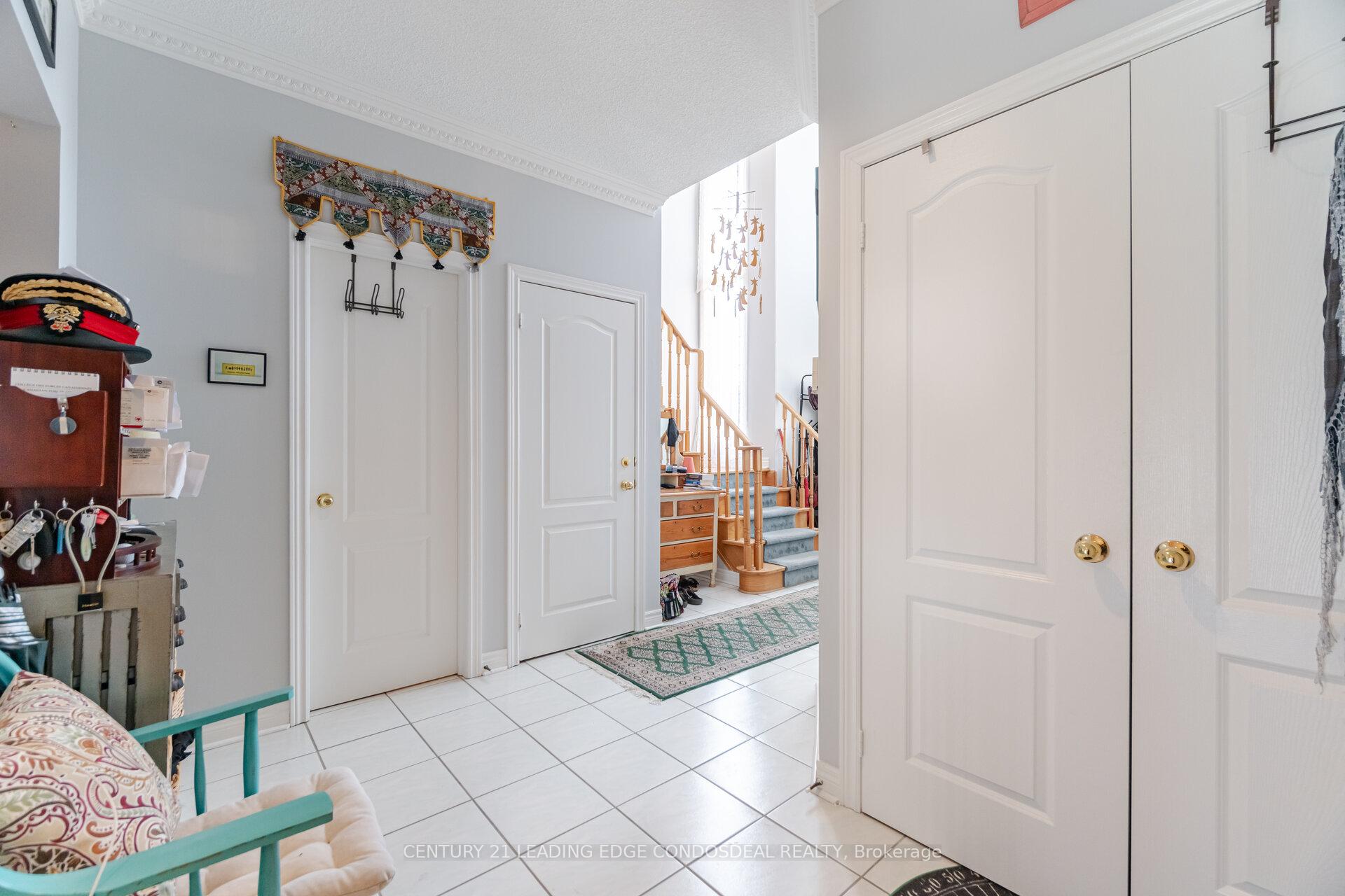 Photo 8 of 585 Highglen Avenue, Markham, Middlefield — HOMEH