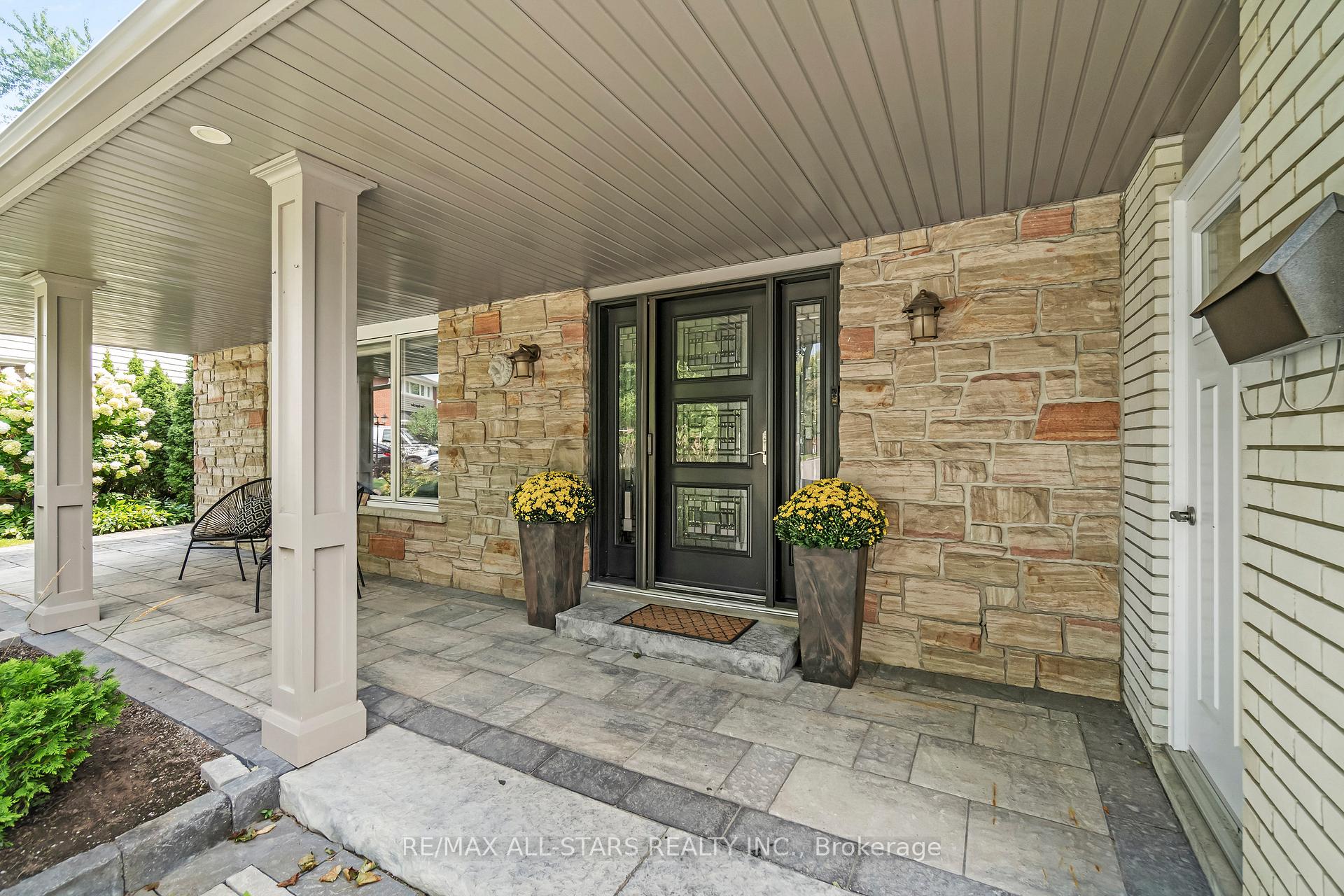 Photo 2 of 15 James Speight Road, Markham, Sherwood-Amberglen — HOMEH