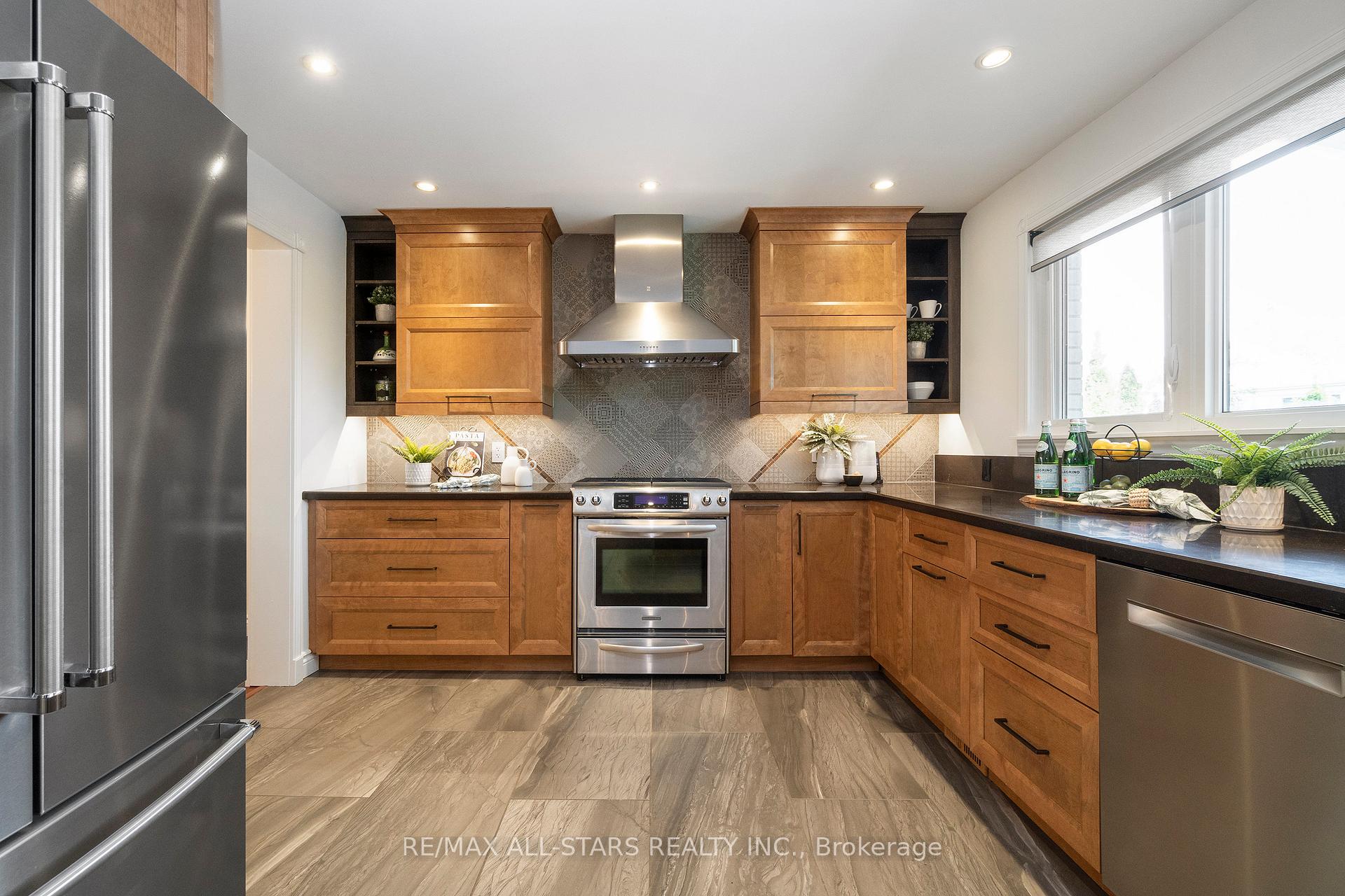 Photo 8 of 15 James Speight Road, Markham, Sherwood-Amberglen — HOMEH