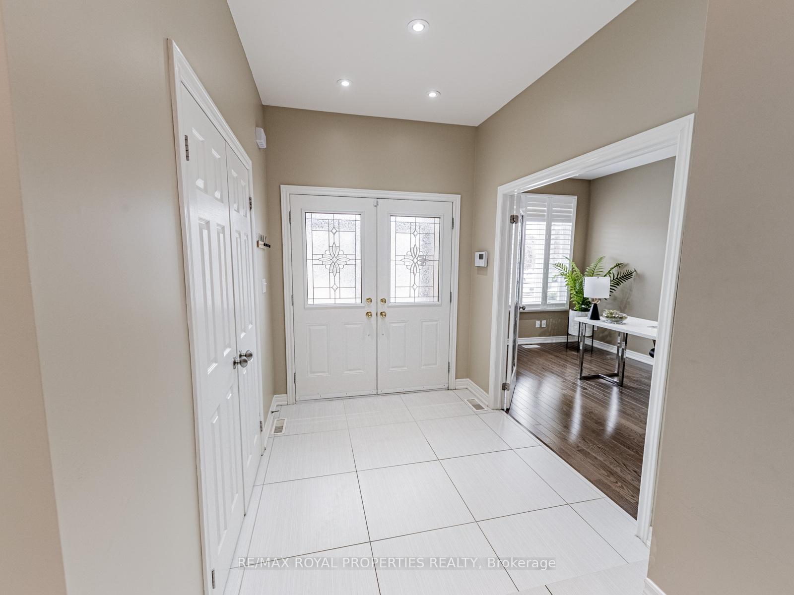 Photo 5 of 34 Windhill Road, Markham, Milliken Mills East — HOMEH