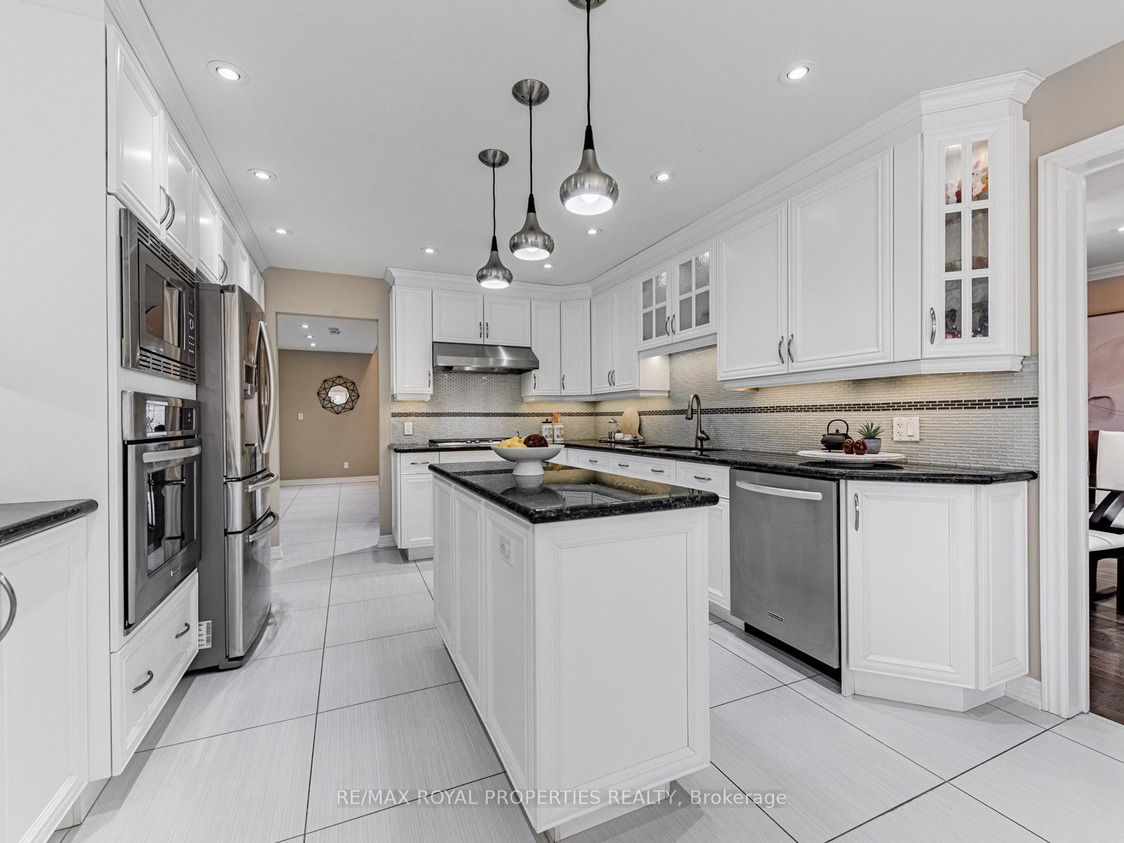 Photo 15 of 34 Windhill Road, Markham, Milliken Mills East — HOMEH