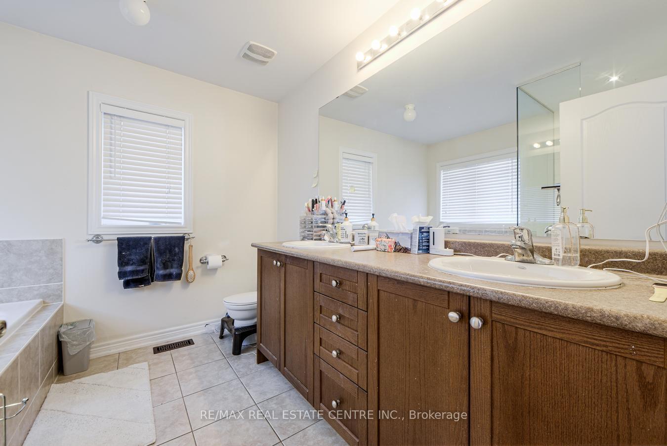 Photo 23 of 494 Landsborough Avenue, Milton, Scott — HOMEH