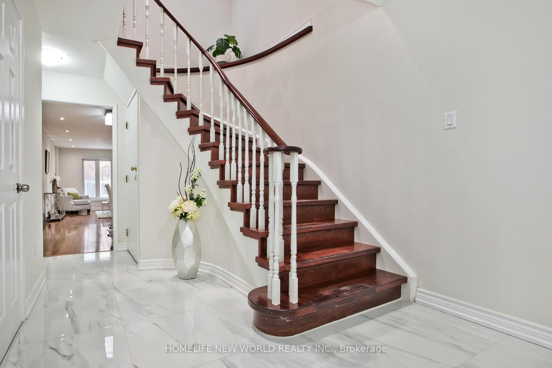 Photo 13 of 30 William Honey Crescent, Markham, Middlefield — HOMEH