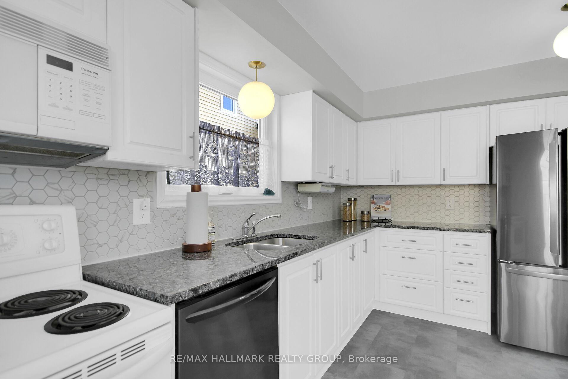 Photo 16 of 4 Sewell Way, Ottawa, Kanata - Katimavik — HOMEH