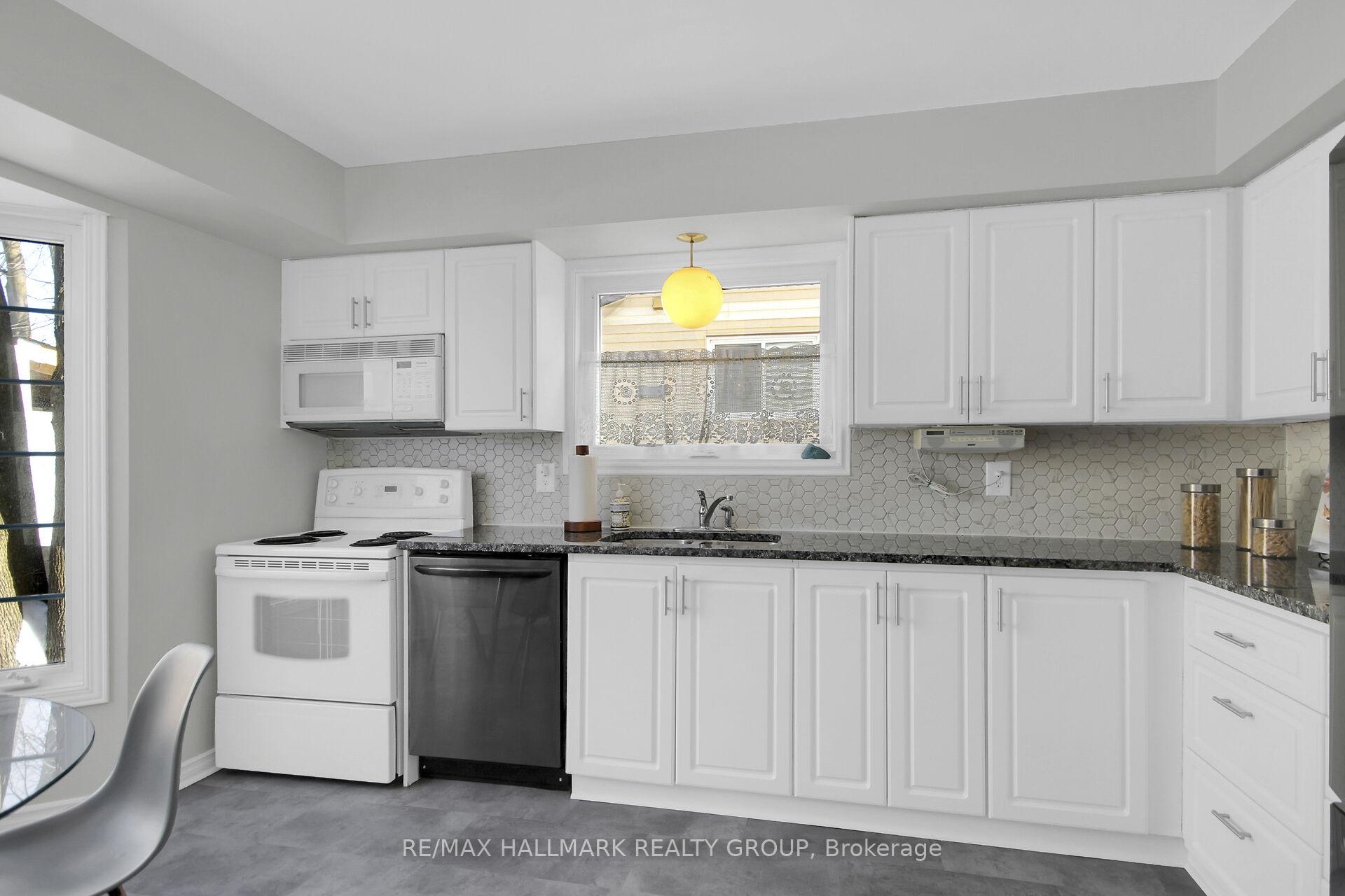 Photo 17 of 4 Sewell Way, Ottawa, Kanata - Katimavik — HOMEH
