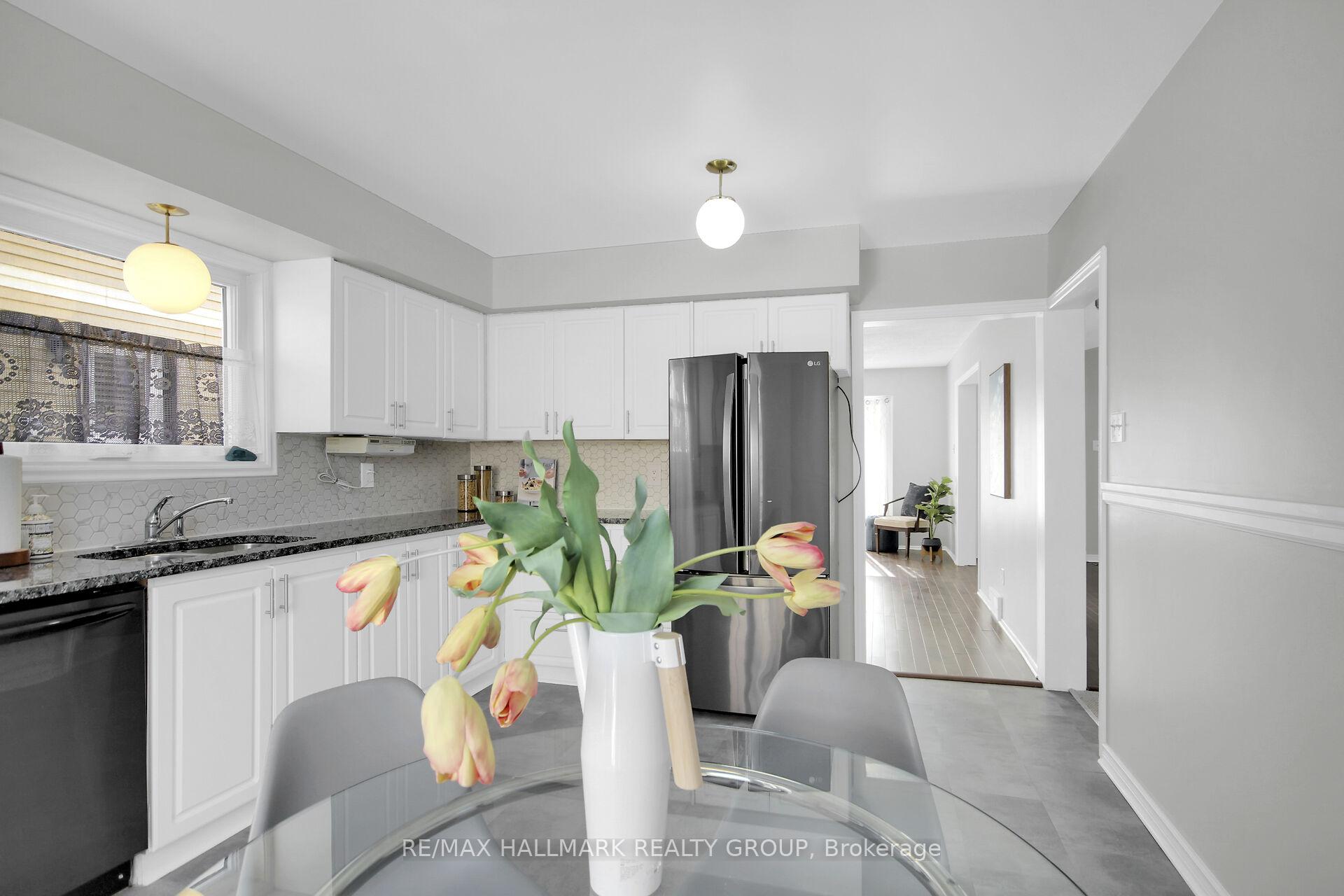 Photo 19 of 4 Sewell Way, Ottawa, Kanata - Katimavik — HOMEH