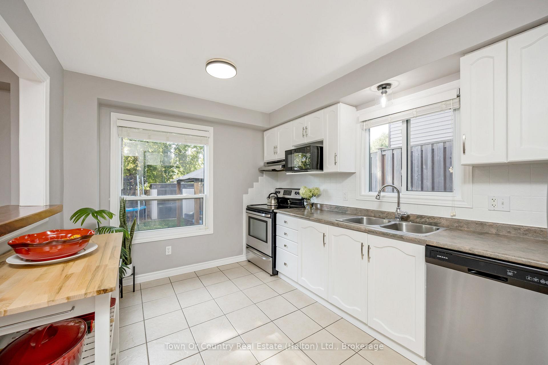 Photo 13 of 574 Laurier Avenue, Milton, Timberlea — HOMEH