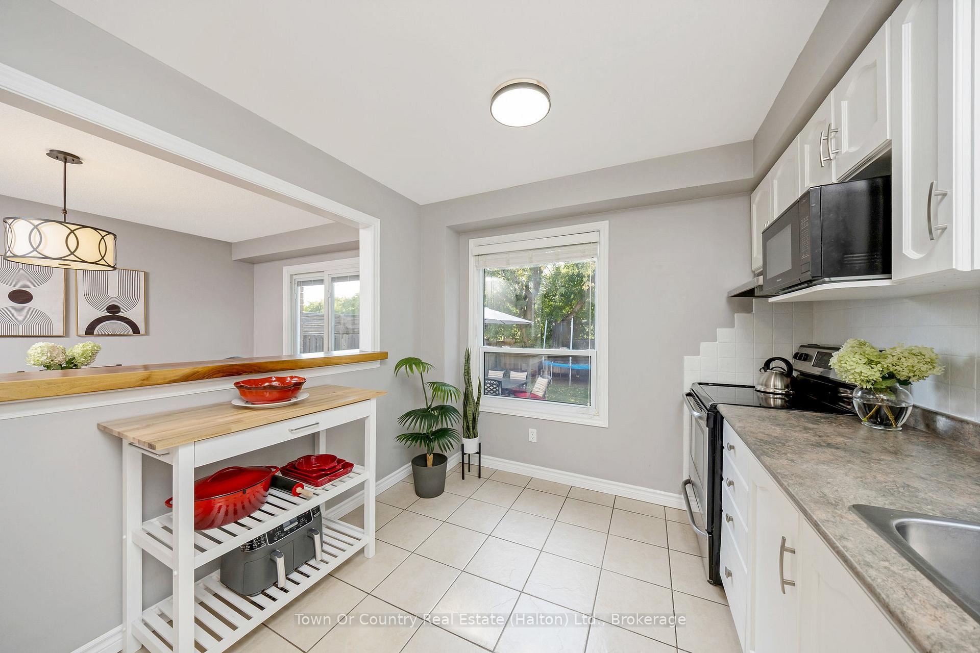 Photo 14 of 574 Laurier Avenue, Milton, Timberlea — HOMEH