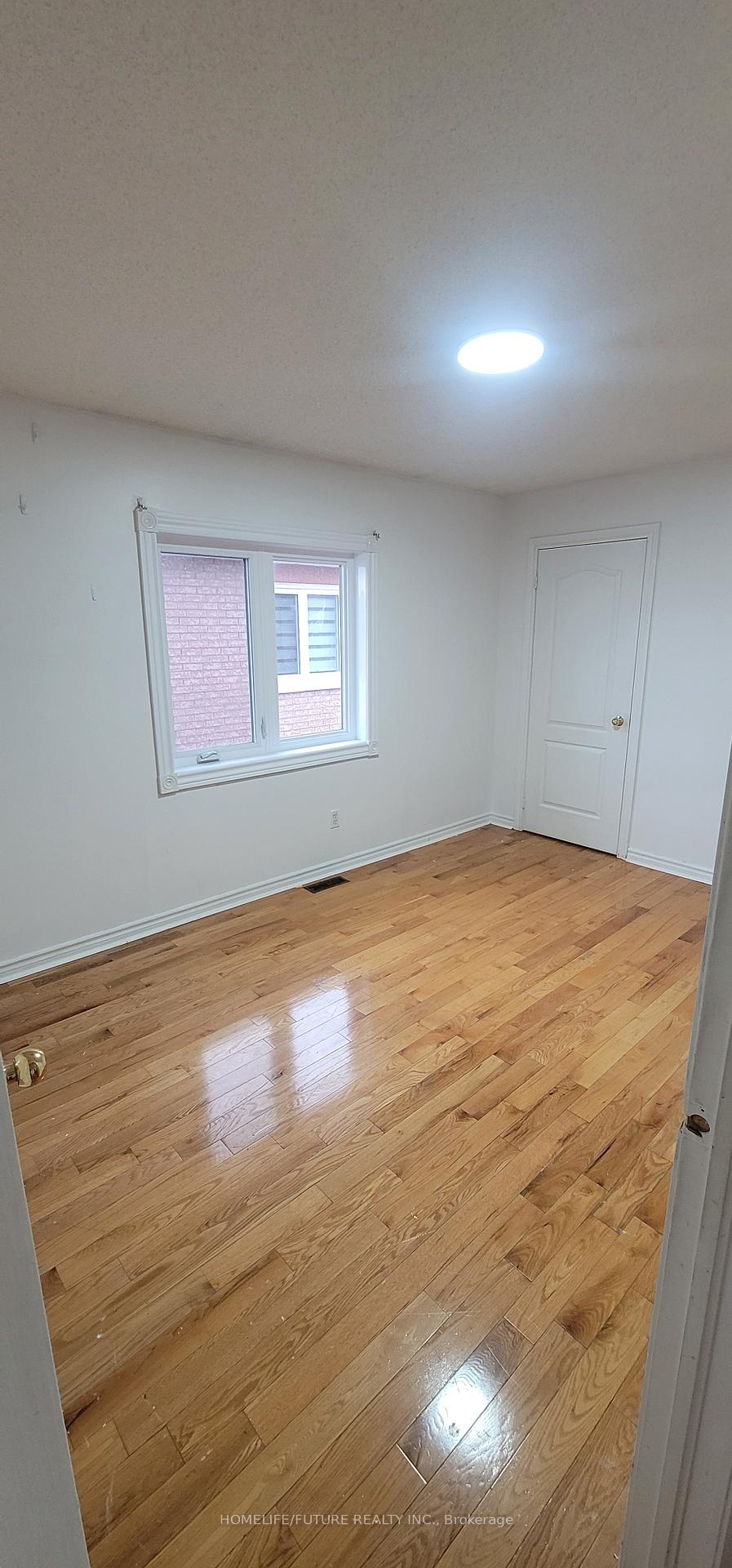 Photo 2 of Unit Main, 24 Hoake Road, Markham, Milliken Mills East — HOMEH