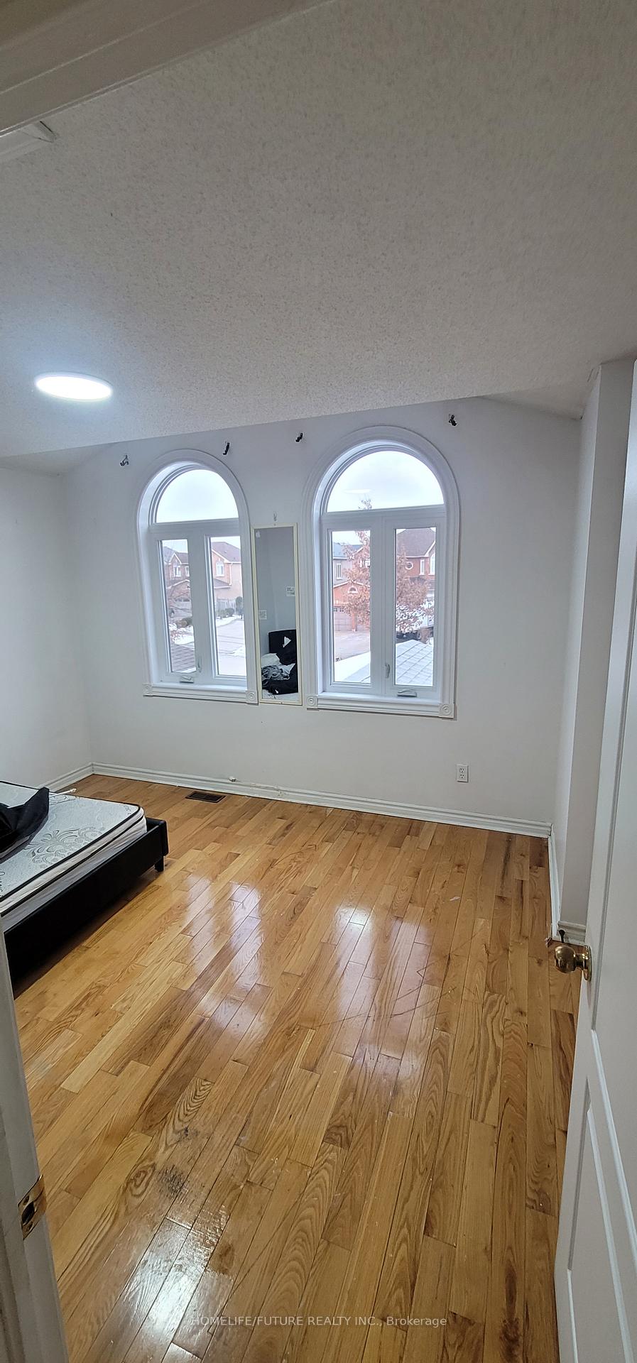 Photo 6 of Unit Main, 24 Hoake Road, Markham, Milliken Mills East — HOMEH