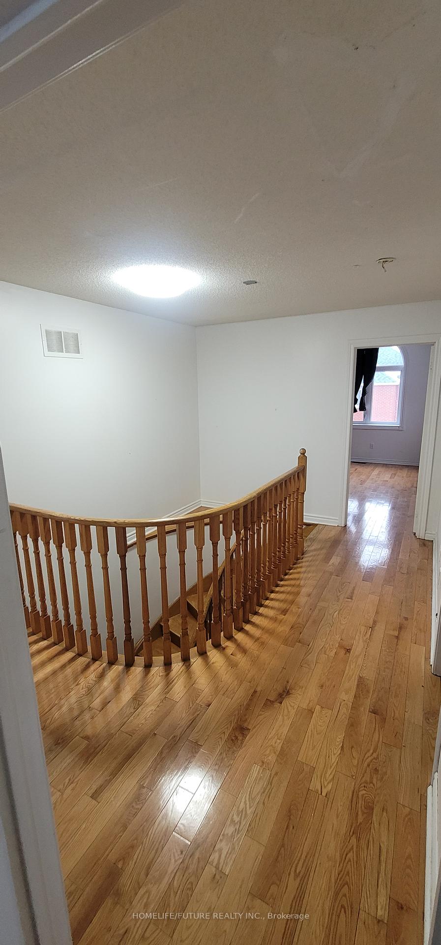 Photo 7 of Unit Main, 24 Hoake Road, Markham, Milliken Mills East — HOMEH