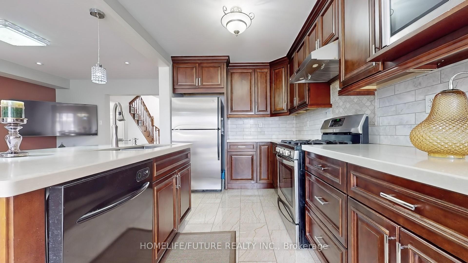 Photo 17 of 11 Andriana Crescent, Markham, Box Grove — HOMEH