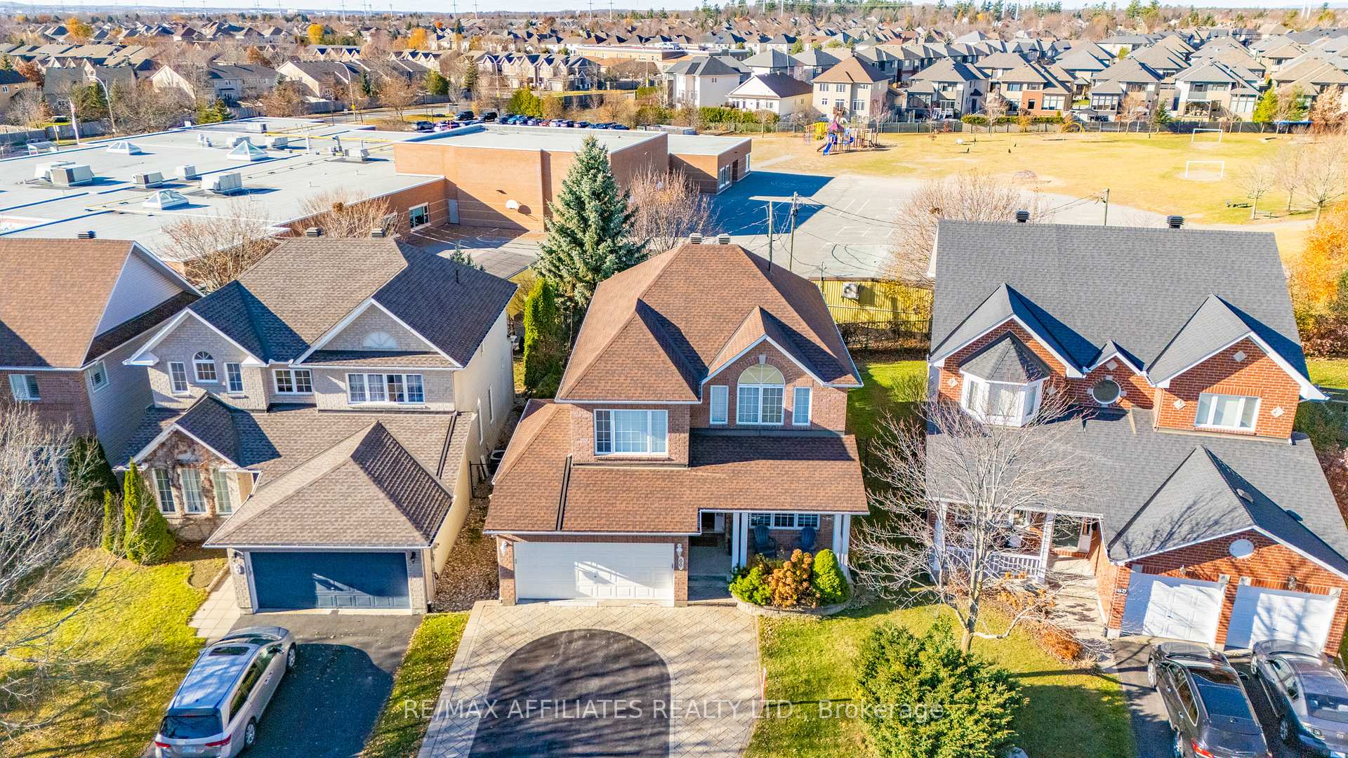 Photo 2 of 66 Glen Meadows Circle, Ottawa, Kanata - Emerald Meadows/Trailwest — HOMEH