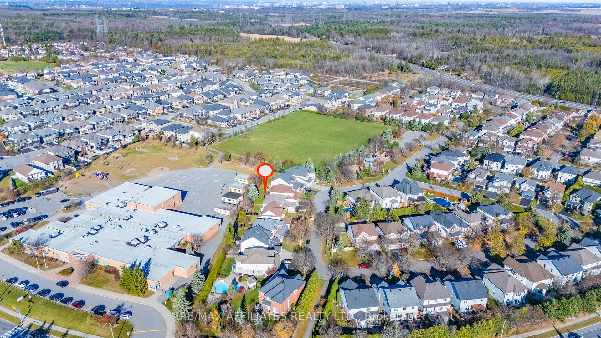 Photo 3 of 66 Glen Meadows Circle, Ottawa, Kanata - Emerald Meadows/Trailwest — HOMEH