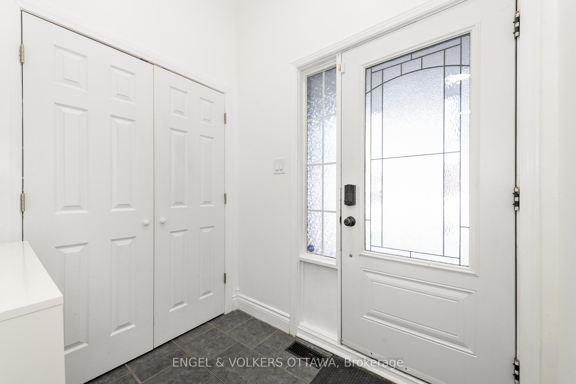 Photo 2 of 46 Deerchase Court, Ottawa, Kanata - Emerald Meadows/Trailwest — HOMEH