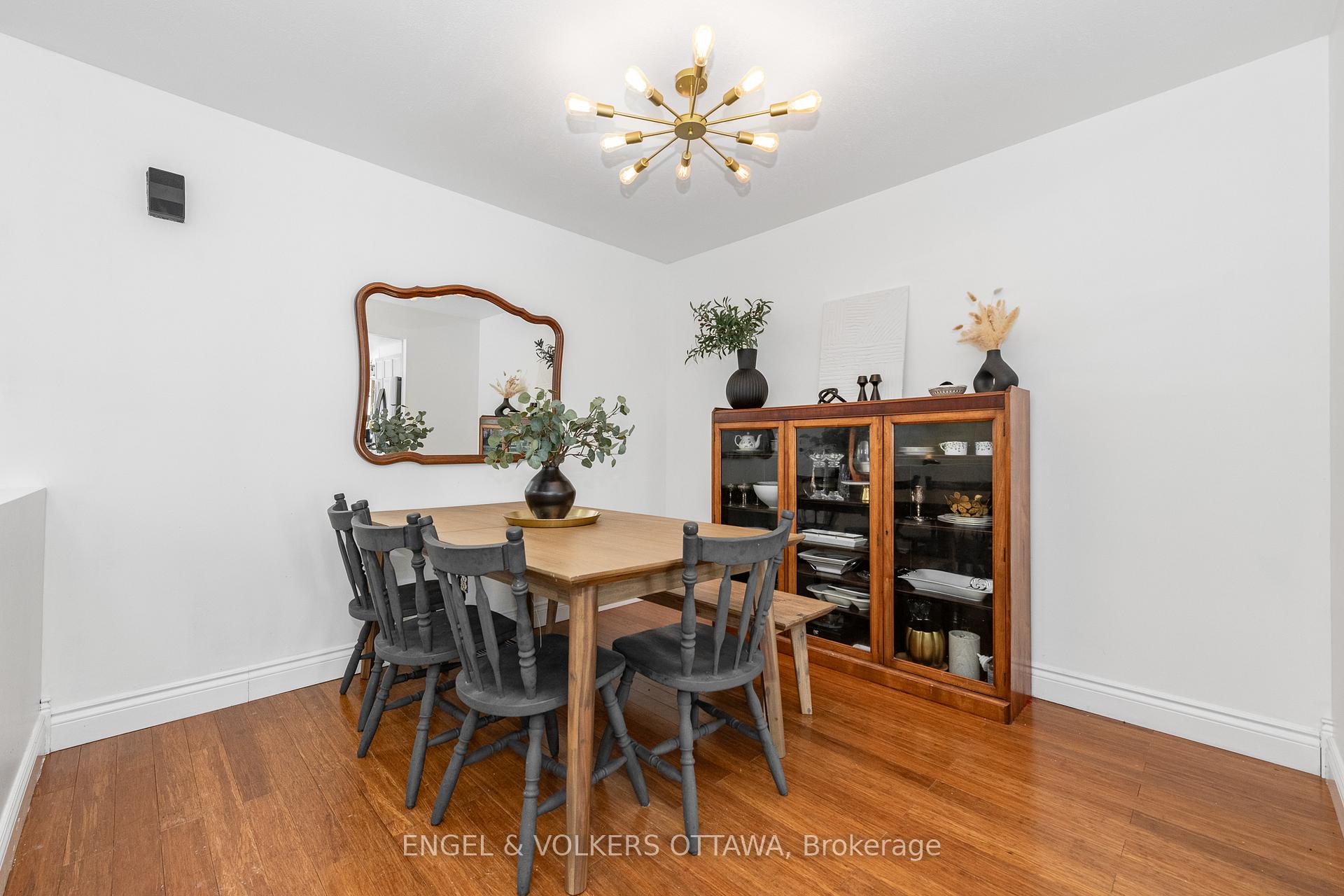 Photo 3 of 46 Deerchase Court, Ottawa, Kanata - Emerald Meadows/Trailwest — HOMEH