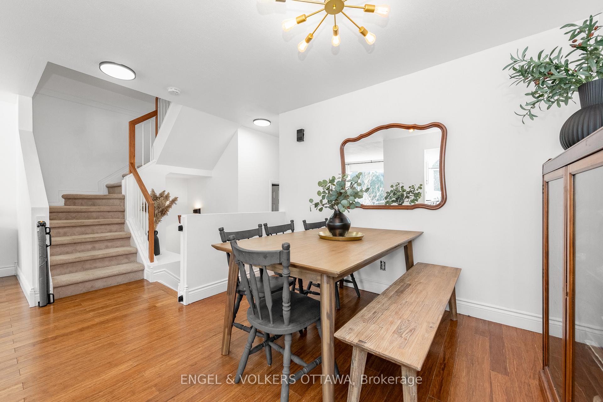 Photo 4 of 46 Deerchase Court, Ottawa, Kanata - Emerald Meadows/Trailwest — HOMEH
