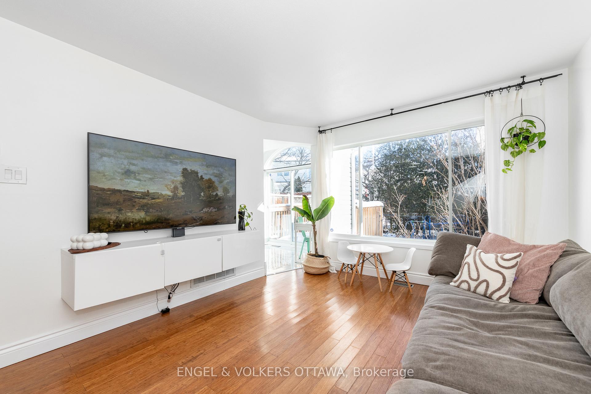Photo 6 of 46 Deerchase Court, Ottawa, Kanata - Emerald Meadows/Trailwest — HOMEH