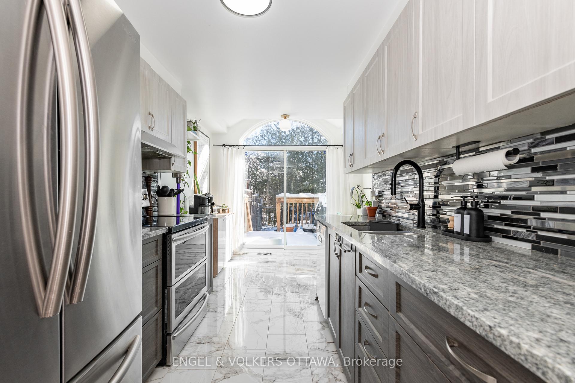 Photo 7 of 46 Deerchase Court, Ottawa, Kanata - Emerald Meadows/Trailwest — HOMEH