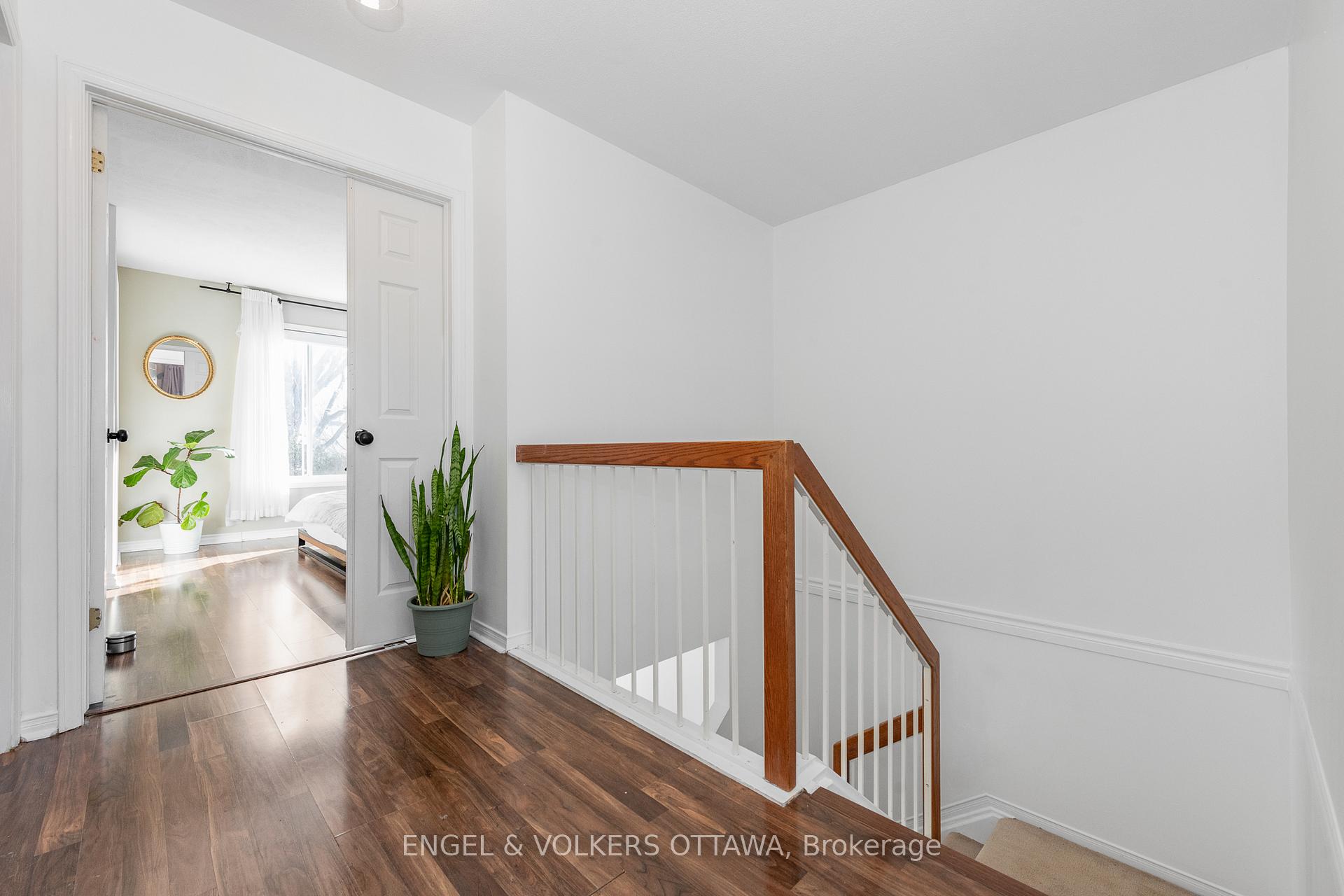 Photo 13 of 46 Deerchase Court, Ottawa, Kanata - Emerald Meadows/Trailwest — HOMEH