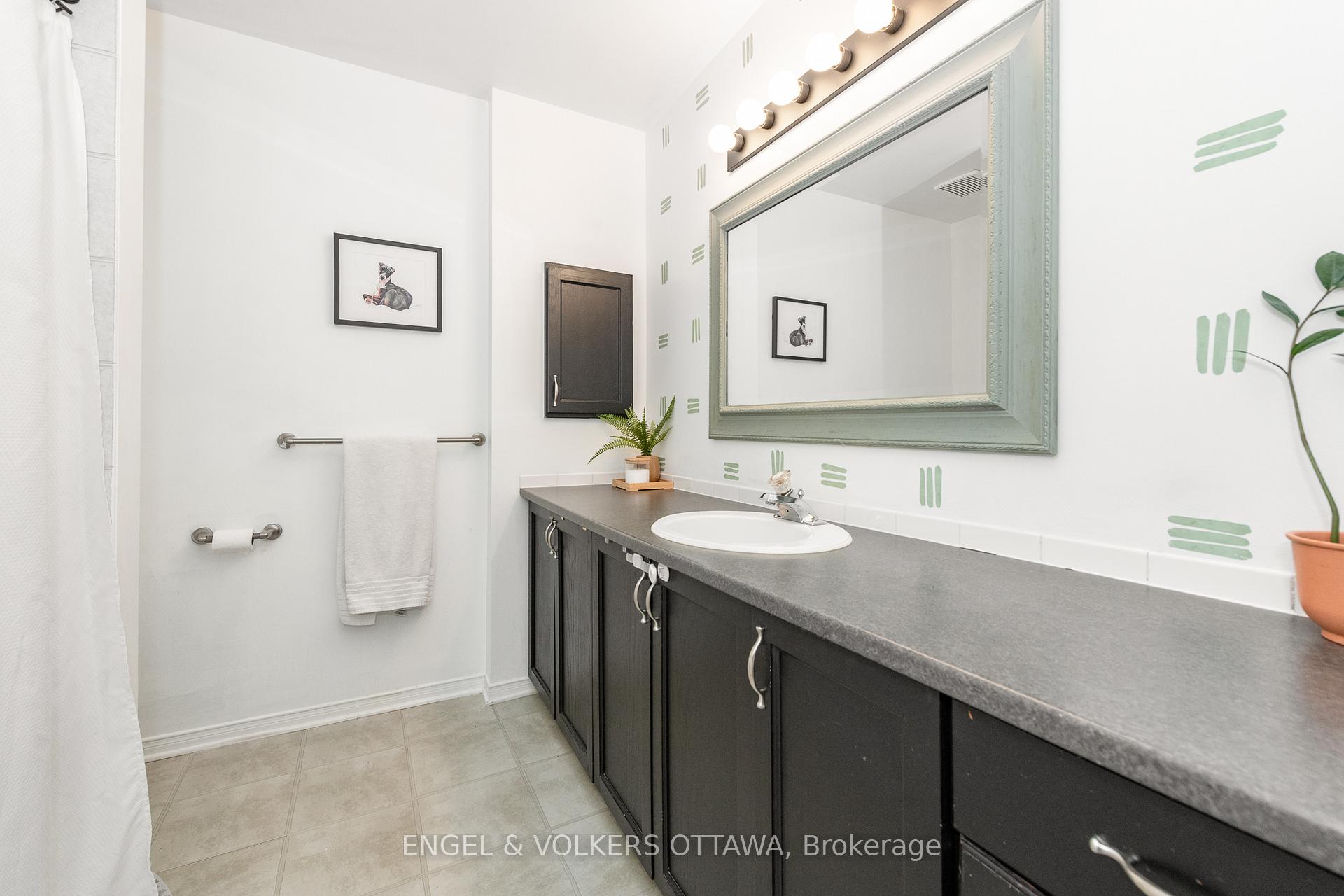 Photo 17 of 46 Deerchase Court, Ottawa, Kanata - Emerald Meadows/Trailwest — HOMEH
