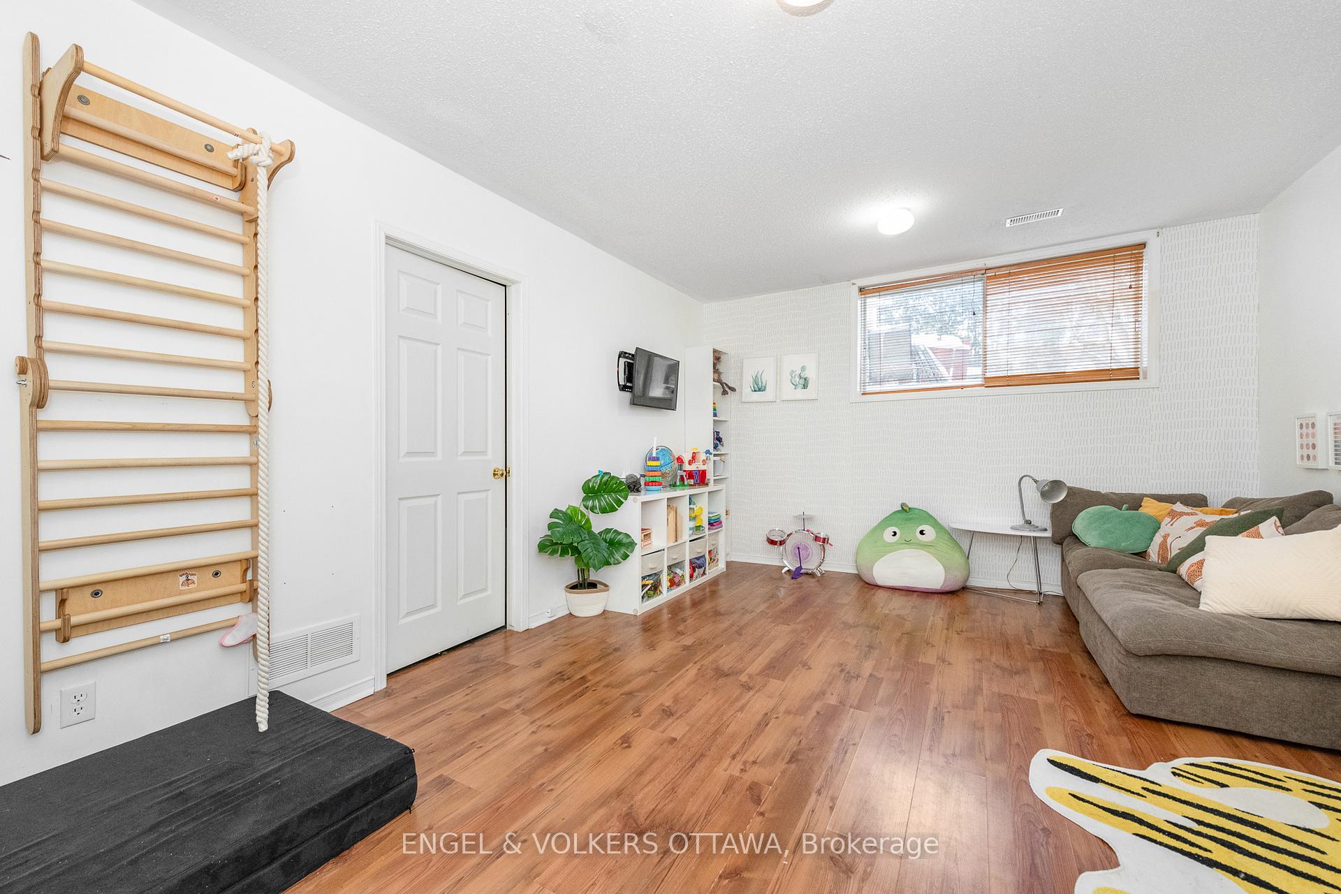 Photo 23 of 46 Deerchase Court, Ottawa, Kanata - Emerald Meadows/Trailwest — HOMEH