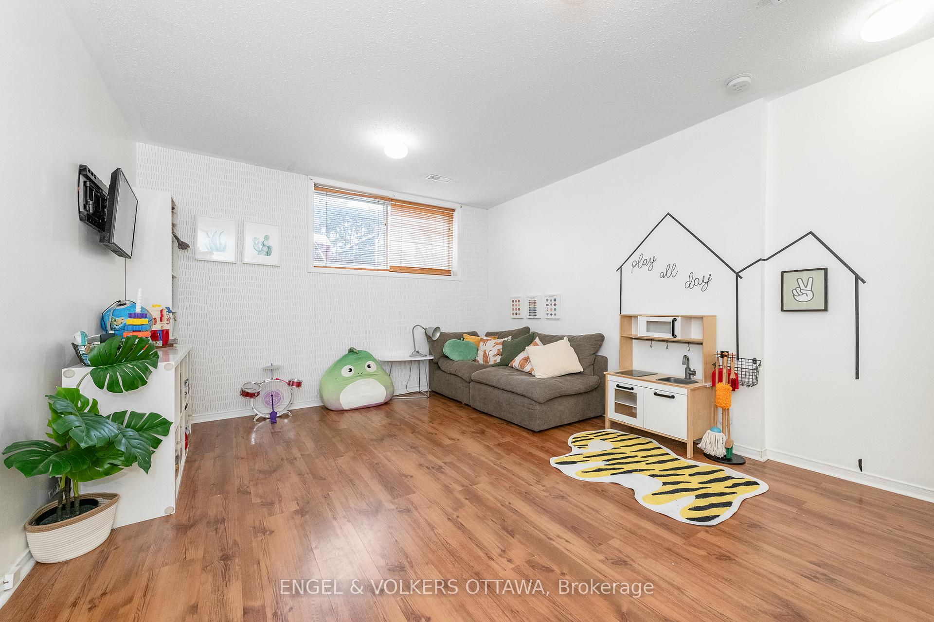 Photo 24 of 46 Deerchase Court, Ottawa, Kanata - Emerald Meadows/Trailwest — HOMEH