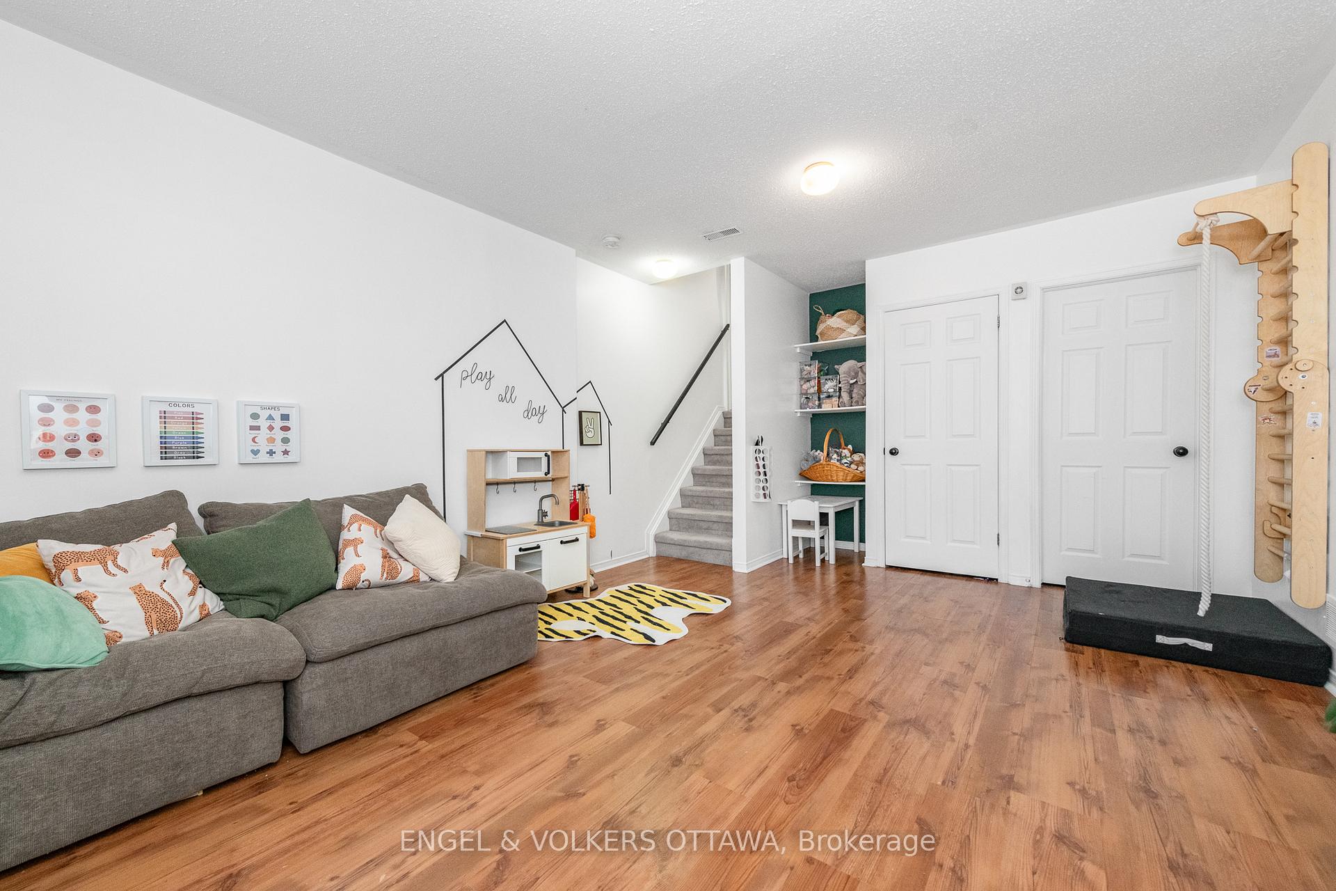 Photo 25 of 46 Deerchase Court, Ottawa, Kanata - Emerald Meadows/Trailwest — HOMEH