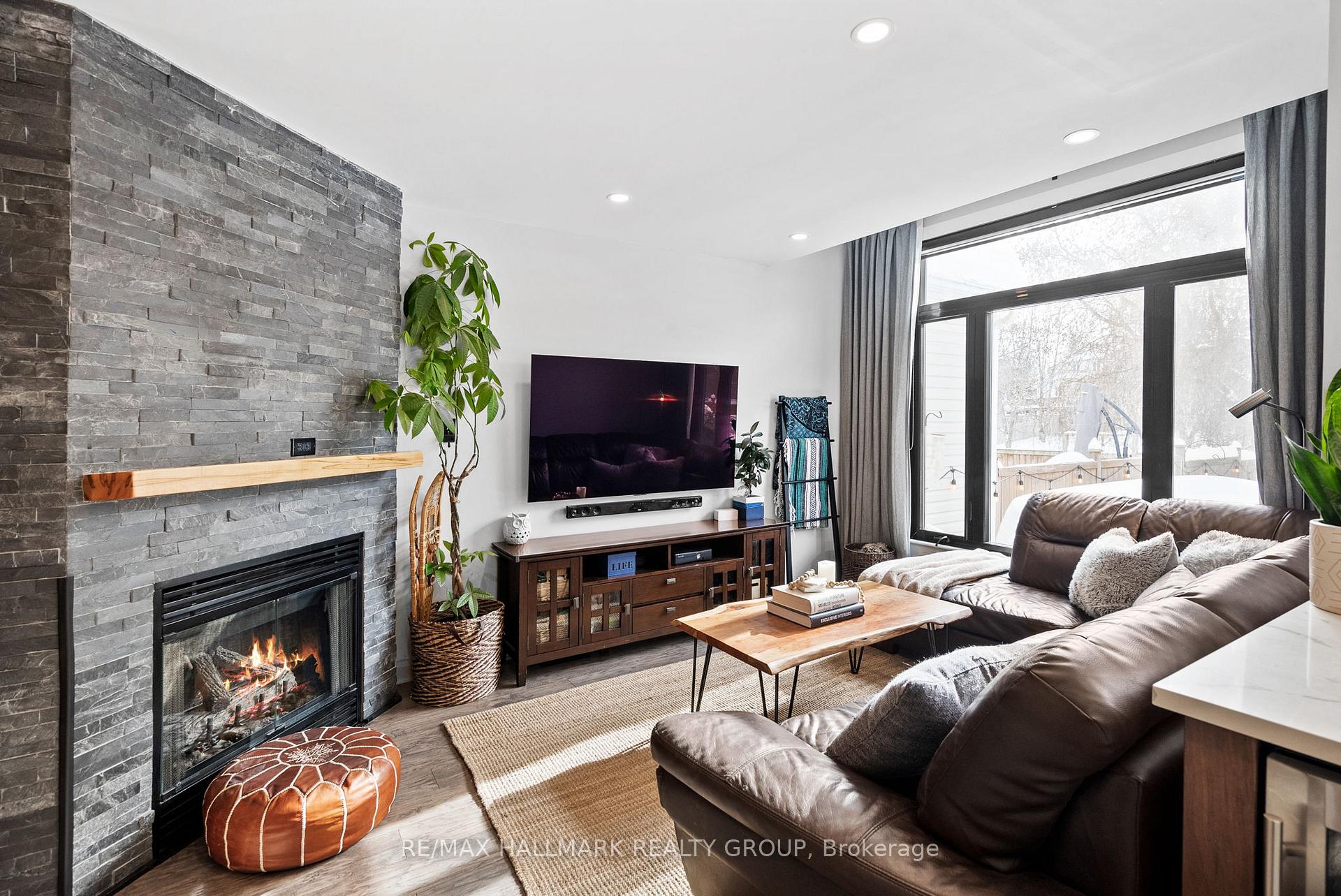 Photo 13 of 44 Kimbolton Crescent, Ottawa, Kanata - Morgan's Grant/South March — HOMEH