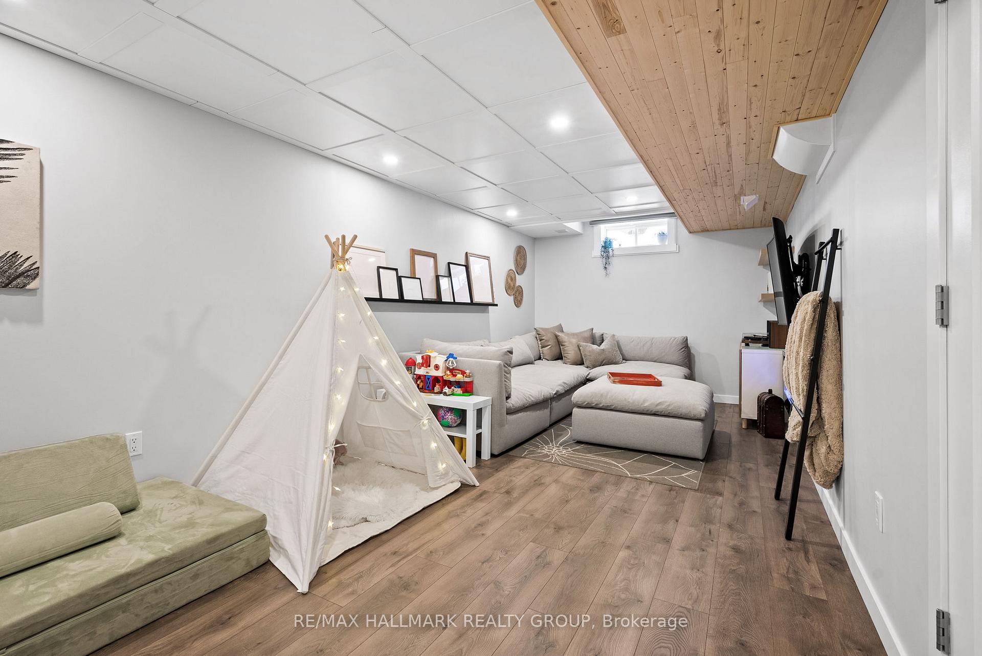 Photo 32 of 44 Kimbolton Crescent, Ottawa, Kanata - Morgan's Grant/South March — HOMEH