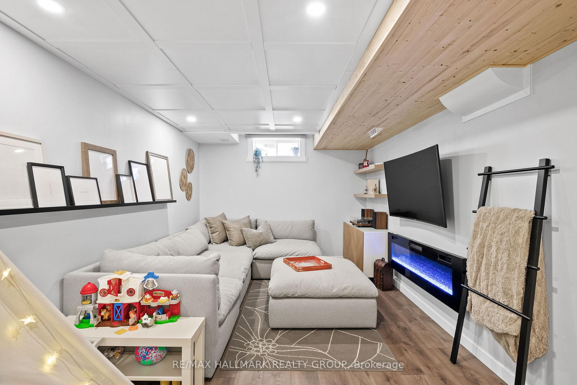 Photo 33 of 44 Kimbolton Crescent, Ottawa, Kanata - Morgan's Grant/South March — HOMEH